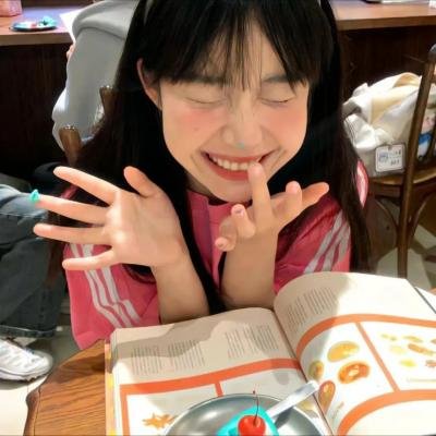 新生代小生深夜共进晚餐，经纪人连夜公关，三天三夜引热议